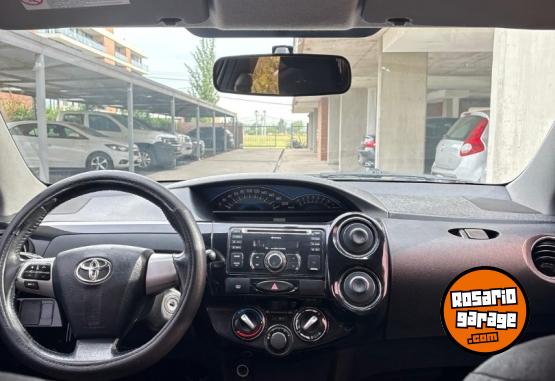 Autos - Toyota Etios,prisma, corsa,siena 2014 Nafta 152000Km - En Venta