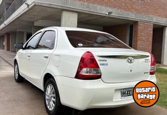 Autos - Toyota Etios,prisma, corsa,siena 2014 Nafta 152000Km - En Venta