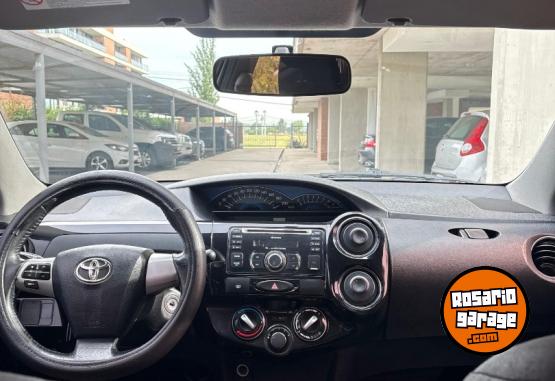 Autos - Toyota Etios,prisma, corsa,siena 2014 Nafta 152000Km - En Venta