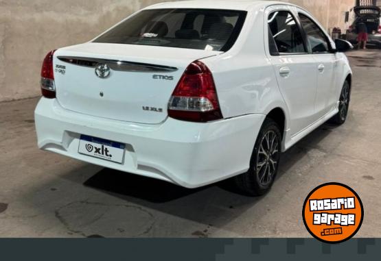 Autos - Toyota Etios xls 2020 Nafta 116000Km - En Venta