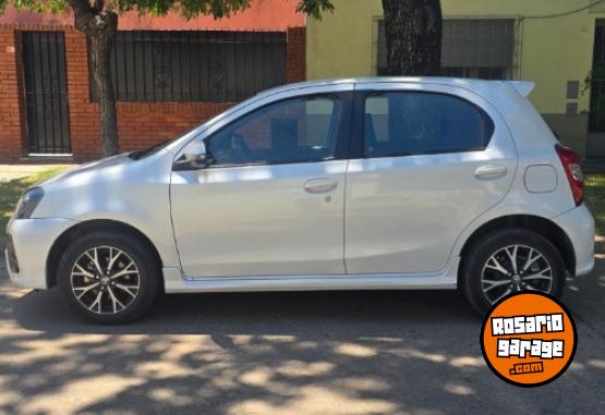 Autos - Toyota Etios 2022 Nafta 120000Km - En Venta