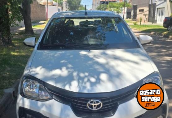 Autos - Toyota Etios 2022 Nafta 120000Km - En Venta