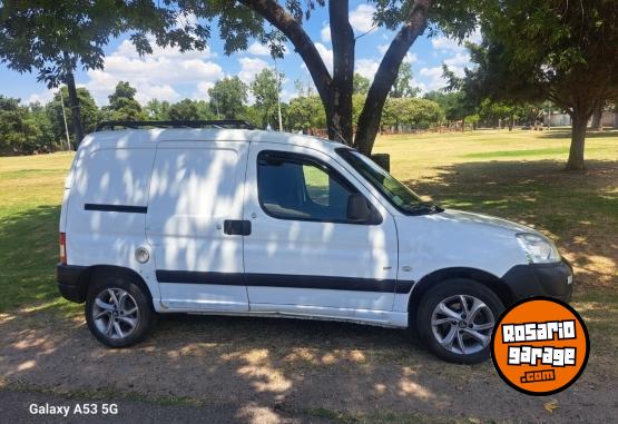 Utilitarios - Peugeot partner furgon 2011 Diesel 214113Km - En Venta