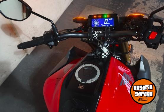 Motos - Honda Twister CB 300 2024 Nafta 2500Km - En Venta