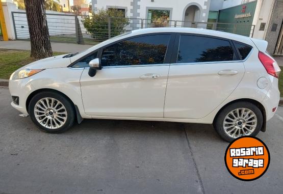 Autos - Ford Fiesta Kinetic Titanium 2014 Nafta 130000Km - En Venta