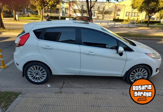 Autos - Ford Fiesta Kinetic Titanium 2014 Nafta 130000Km - En Venta