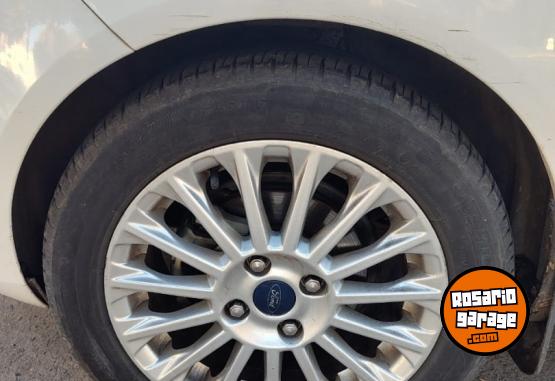 Autos - Ford Fiesta Kinetic Titanium 2014 Nafta 130000Km - En Venta