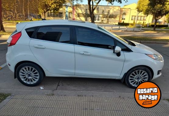 Autos - Ford Fiesta Kinetic Titanium 2014 Nafta 130000Km - En Venta