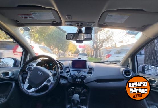 Autos - Ford Fiesta Kinetic Titanium 2014 Nafta 130000Km - En Venta