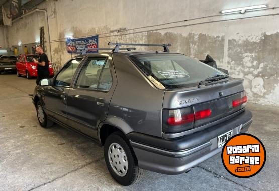 Autos - Renault R 19 RN 1996 Nafta 218000Km - En Venta