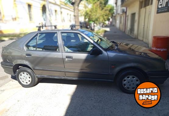 Autos - Renault R 19 RN 1996 Nafta 218000Km - En Venta