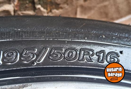 Accesorios para Autos - llanta de aleaci�n Ford Fiesta Kinetic con cubierta nueva. - En Venta