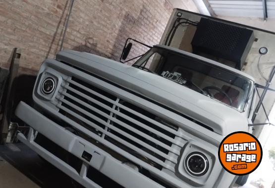 Camiones y Gr�as - Ford 700 - En Venta