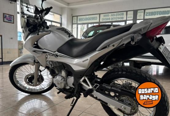 Motos - Honda FALCON 400 CC 2015 Nafta 9849Km - En Venta
