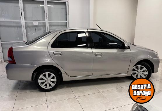 Autos - Toyota ETIOS XLS 2017 Nafta 77000Km - En Venta