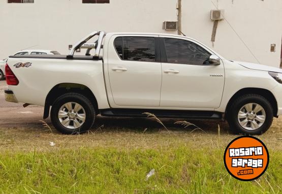 Camionetas - Toyota Hilux 2.8TDI SRV 4x4 2019 Diesel 83000Km - En Venta