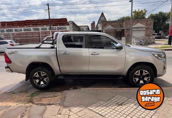 Camionetas - Toyota Toyota Hilux SRX 4x4 AT 2019 Diesel 200000Km - En Venta