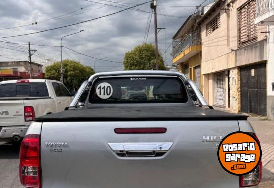 Camionetas - Toyota Toyota Hilux SRX 4x4 AT 2019 Diesel 200000Km - En Venta