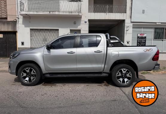 Camionetas - Toyota Toyota Hilux SRX 4x4 AT 2019 Diesel 200000Km - En Venta