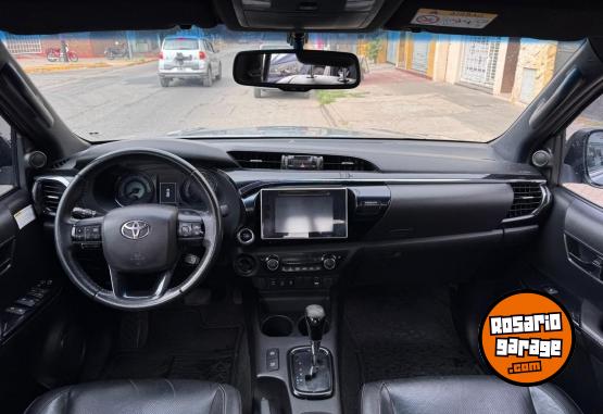 Camionetas - Toyota Toyota Hilux SRX 4x4 AT 2019 Diesel 200000Km - En Venta