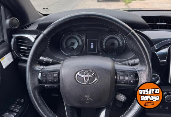 Camionetas - Toyota Toyota Hilux SRX 4x4 AT 2019 Diesel 200000Km - En Venta