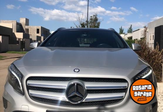 Autos - Mercedes Benz Gla 200 2017 Nafta 140000Km - En Venta