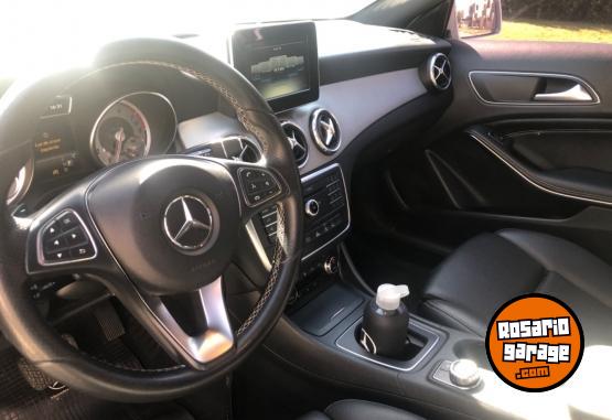 Autos - Mercedes Benz Gla 200 2017 Nafta 140000Km - En Venta