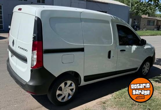Utilitarios - Renault kangoo furgon 2025 Nafta 8200Km - En Venta