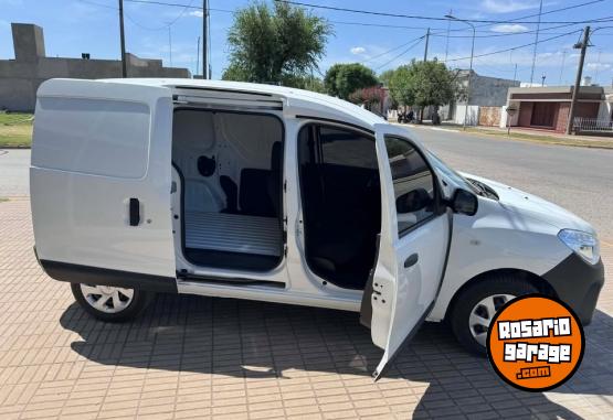 Utilitarios - Renault kangoo furgon 2025 Nafta 8200Km - En Venta