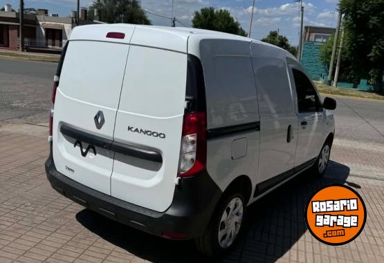Utilitarios - Renault kangoo furgon 2025 Nafta 8200Km - En Venta