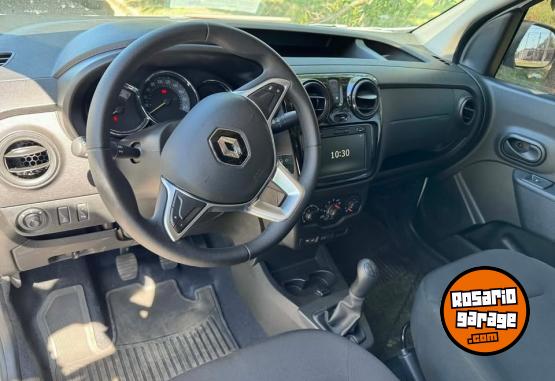 Utilitarios - Renault kangoo furgon 2025 Nafta 8200Km - En Venta