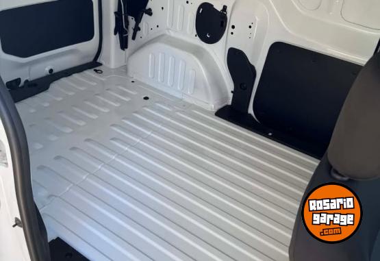 Utilitarios - Renault kangoo furgon 2025 Nafta 8200Km - En Venta