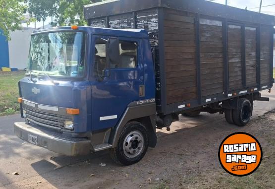 Utilitarios - Nissan Nissan 1997 Diesel 400000Km - En Venta