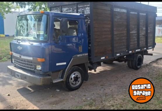Utilitarios - Nissan Nissan 1997 Diesel 400000Km - En Venta