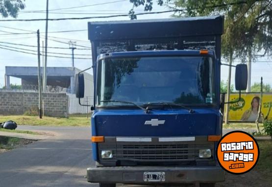 Utilitarios - Nissan Nissan 1997 Diesel 400000Km - En Venta