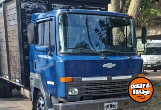 Utilitarios - Nissan Nissan 1997 Diesel 400000Km - En Venta