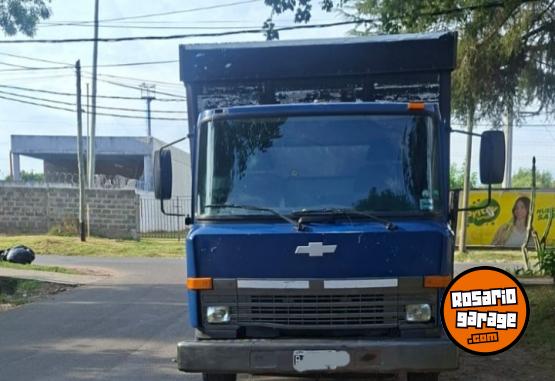 Camiones y Gr�as - VENDO CAMION MOD 97 - En Venta