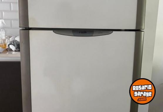 Hogar - VENDO HELADER CON FREEZER NO FROST, EXCELENTE FUNCIONAMIENTO!! - En Venta