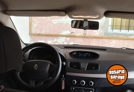 Autos - Renault Fluence confort 1.6 2012 Nafta 145000Km - En Venta