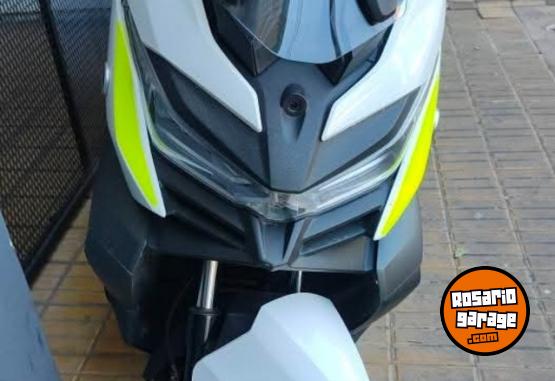 Motos - Voge Sr4 max 2024 Nafta 18000Km - En Venta