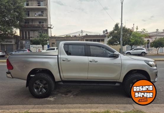 Camionetas - Toyota HILUX SRV 4X4 AT 2019 Diesel 96000Km - En Venta