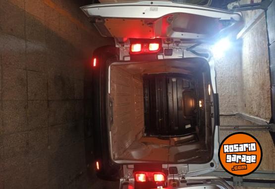 Utilitarios - Peugeot Expert 2018 Diesel 120000Km - En Venta