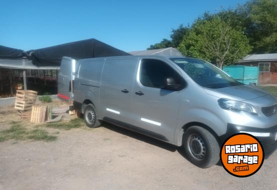 Utilitarios - Peugeot Expert 2018 Diesel 120000Km - En Venta