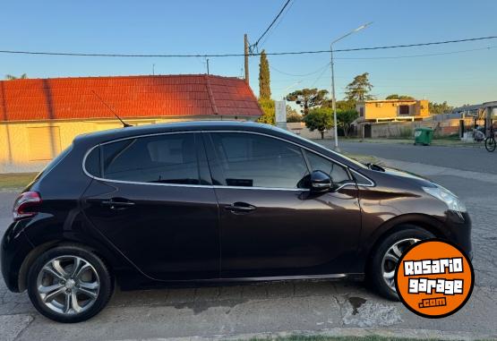 Autos - Peugeot 208 feline 2013 Nafta 111000Km - En Venta