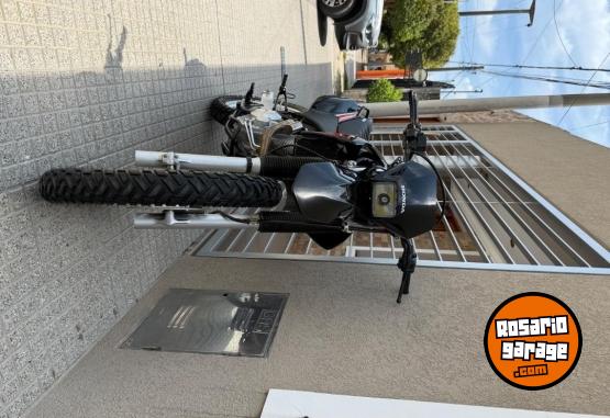 Motos - Honda Tornado xr 250 2022 Nafta 7500Km - En Venta