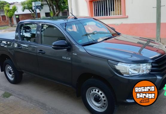 Camionetas - Toyota Hilux DX 4x2 doble cabina 2024 Diesel 31000Km - En Venta