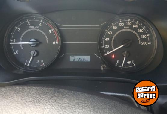 Camionetas - Toyota Hilux DX 4x2 doble cabina 2024 Diesel 31000Km - En Venta