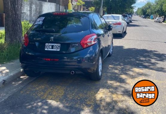 Autos - Peugeot 208 Active 2015 Nafta 130000Km - En Venta