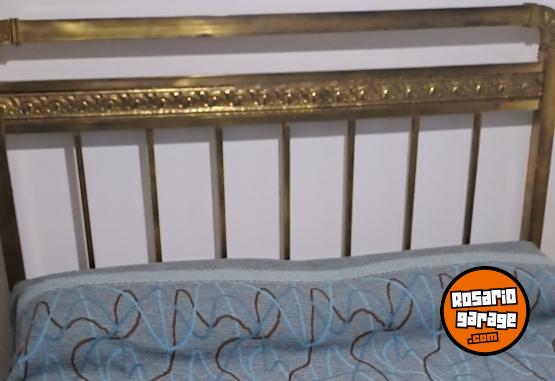 Hogar - Vendo Cama de Bronce con Colch�n Simmons - En Venta