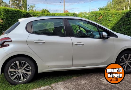 Autos - Peugeot 208. ALLURE 2016 GNC 111111Km - En Venta